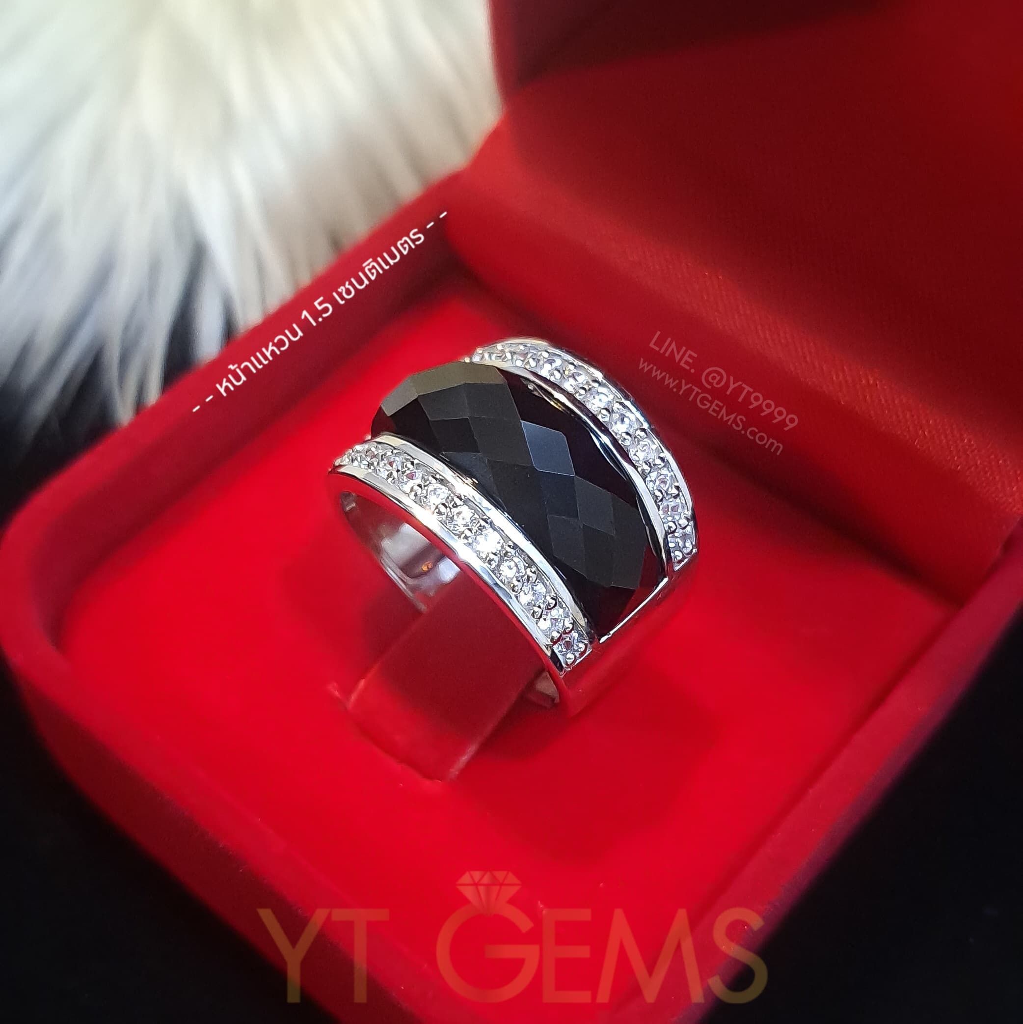 [สำหรับ ราคาส่ง ขั้นต่ำ 5 ชิ้น] แหวน นิลแท้ ขนาบเพชร เงินแท้ ชุบทองคำขาว (นิลกาญจนบุรี) YTG-11532-WH YTGEMS 5 ชิ้น