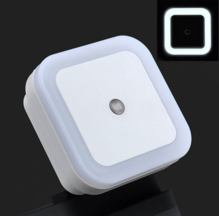 ไฟอัตโนมัติ สีขาว (ขาเสียบแบน)