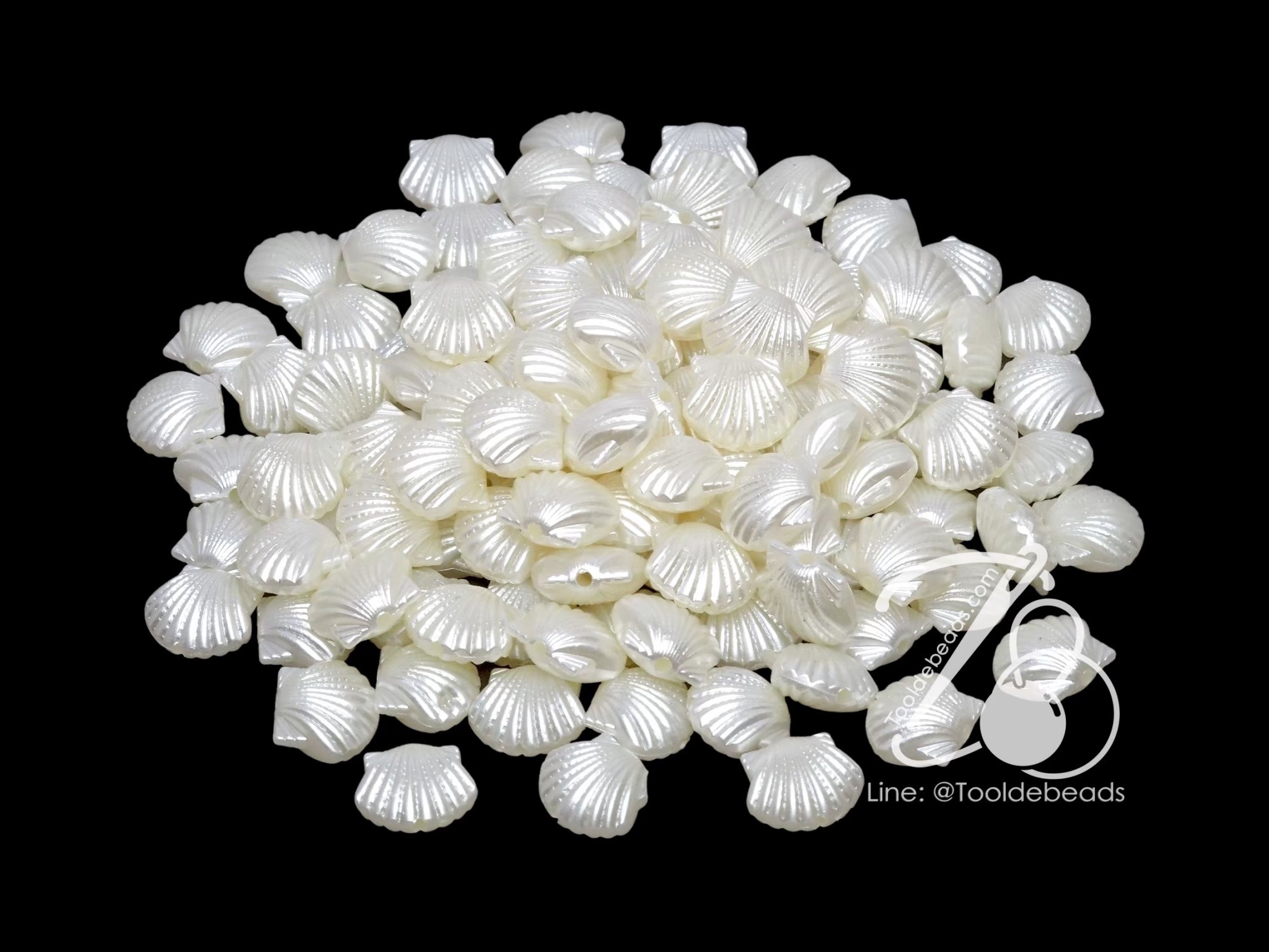 ลูกปัดมุกพลาสติก 15มม. ลายหอยเชลล์ สีครีม (80 กรัม) SKU-12595