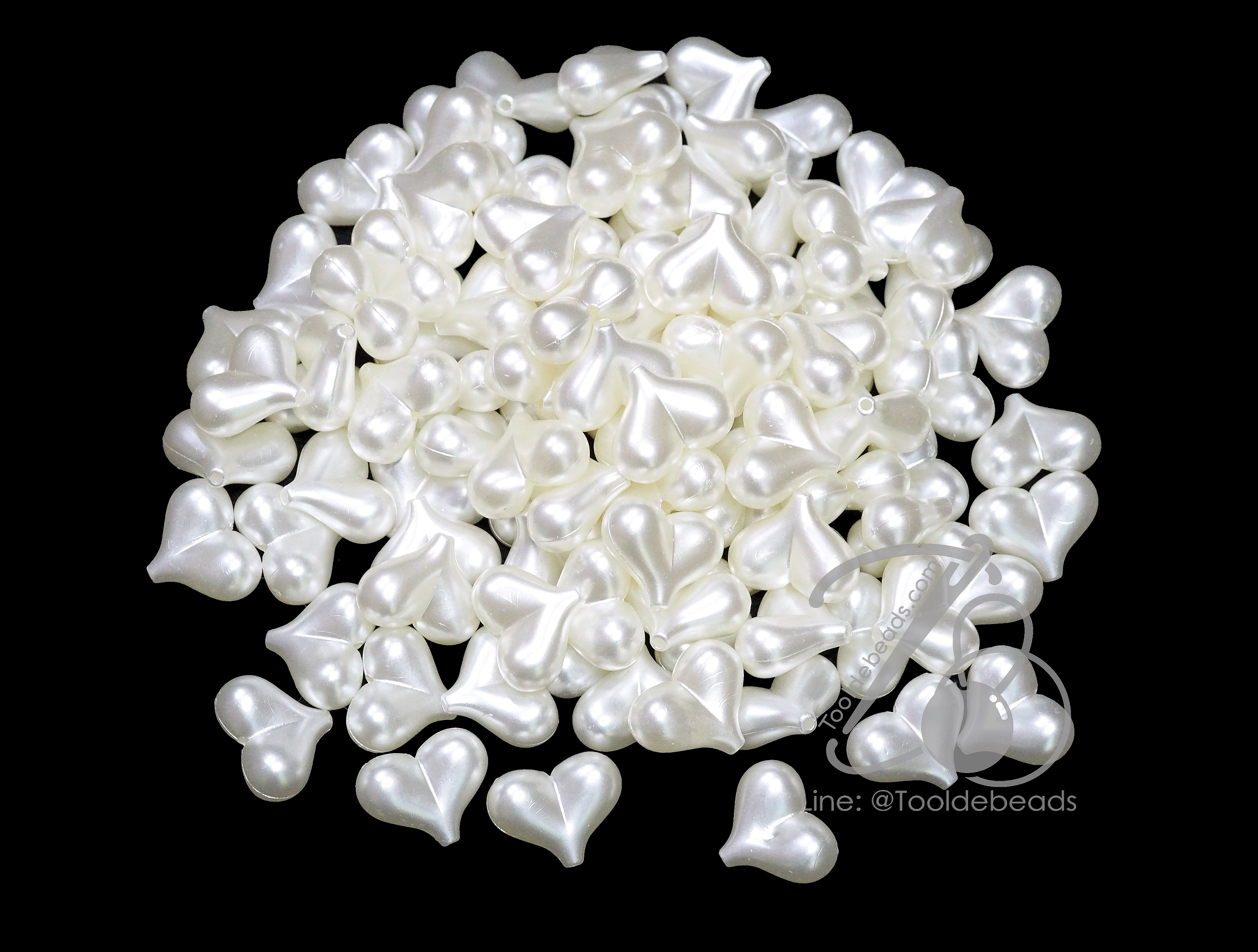 ลูกปัดมุกพลาสติก ลายหัวใจแหลม สีครีม (80 กรัม) SKU-15231