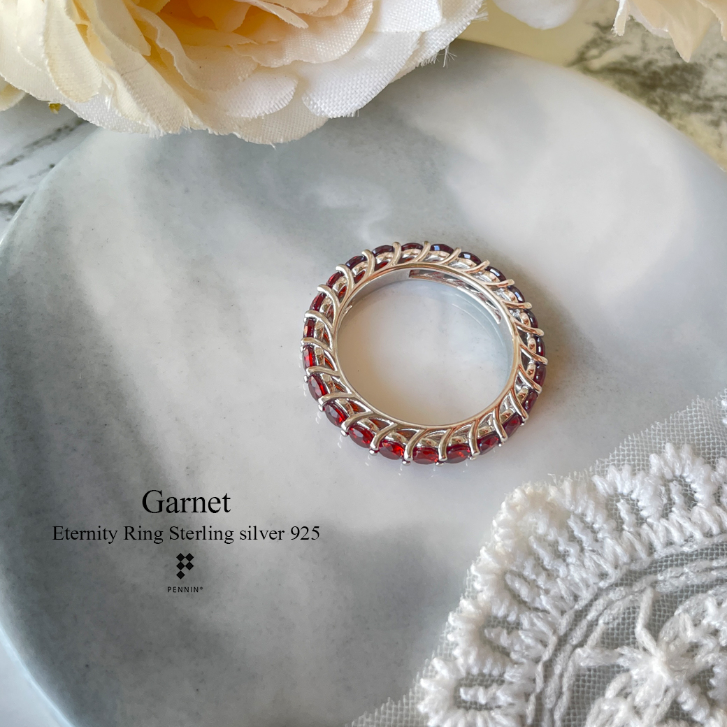 EYANA: Eternity Ring: แหวนโกเมน (Garnet) ฝังพลอยรอบวง เงินแท้ 925 ชุบทองคำขาว นำโชคลาภสู่เจ้าของไม่มีที่สิ้นสุด