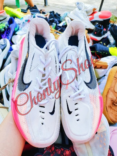 รองเท้าผ้าใบมือสองขายส่ง