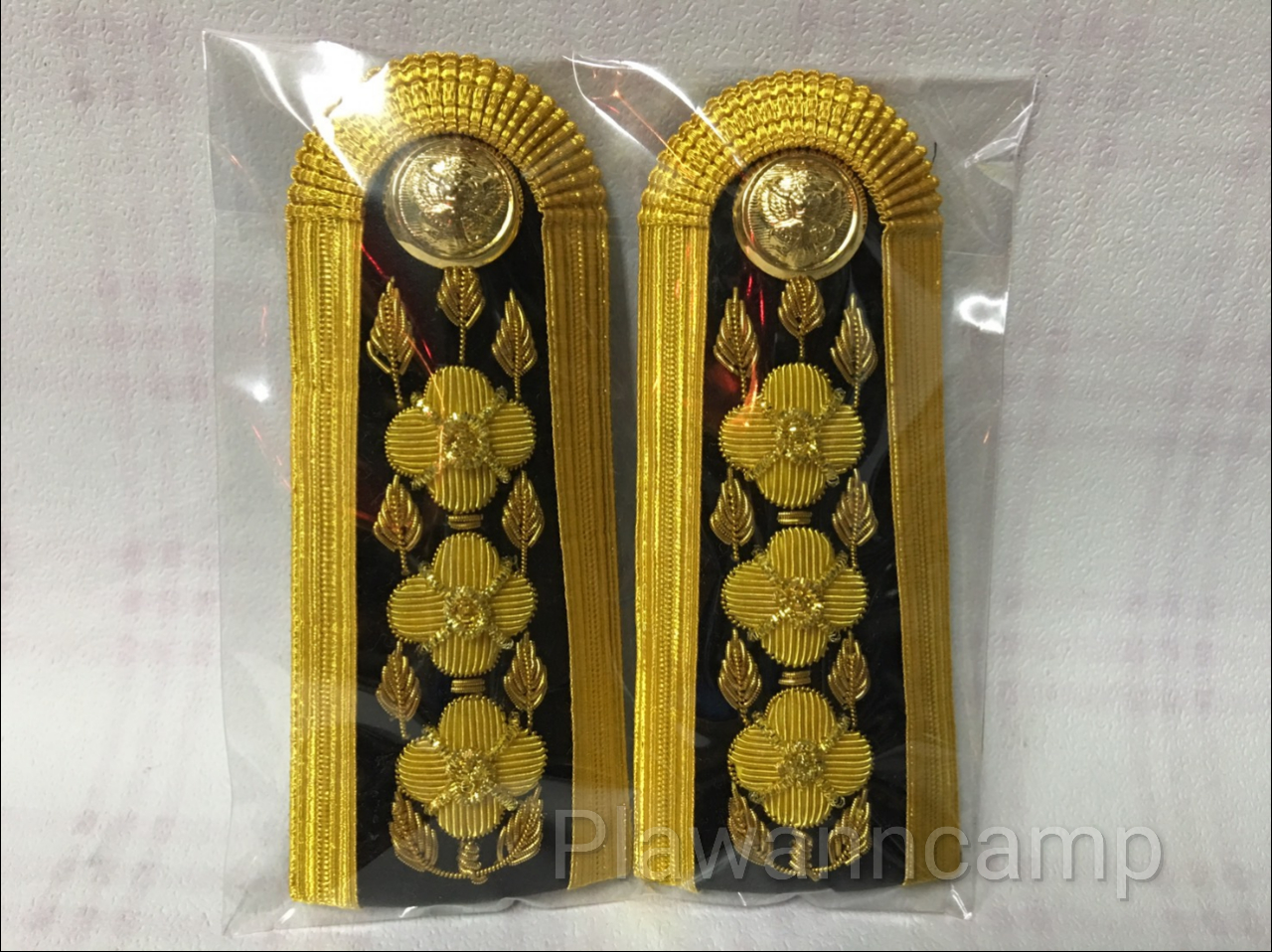 อินธนูข้าราชการ ชุดขาว