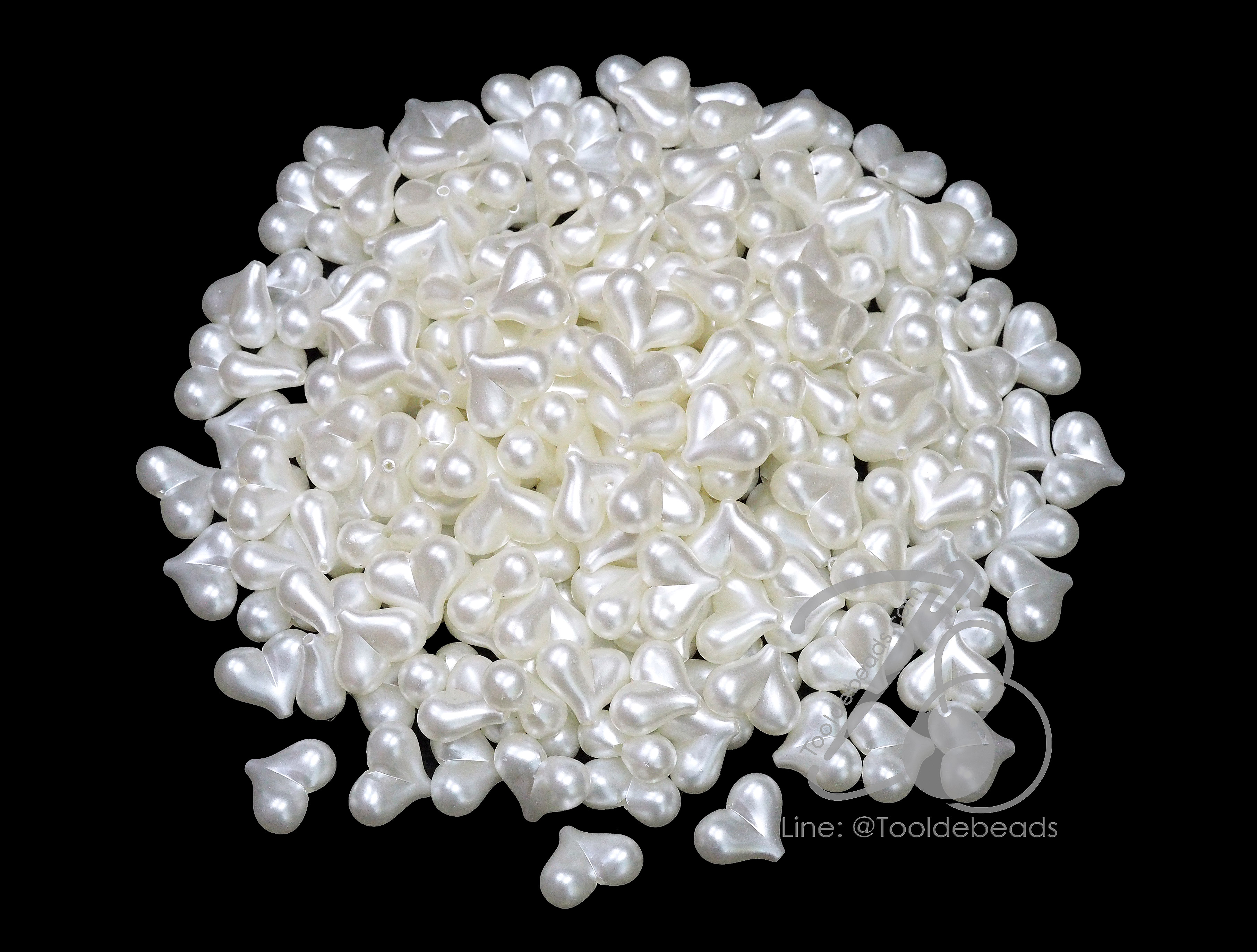 ลูกปัดมุกพลาสติก ลายหัวใจแหลม สีครีม (10 กรัม) SKU-15230