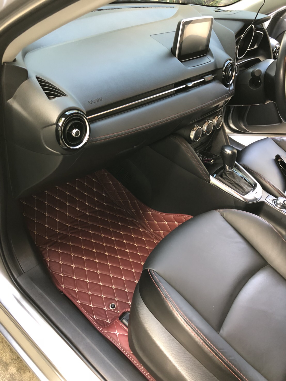 พรมปูพื้นรถยนต์5D MAZDA2 5D Skyactive 2015-2018