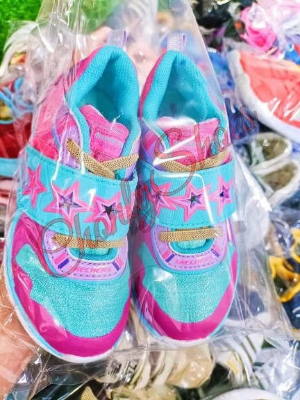 รองเท้าผ้าใบเด็กมือสอง