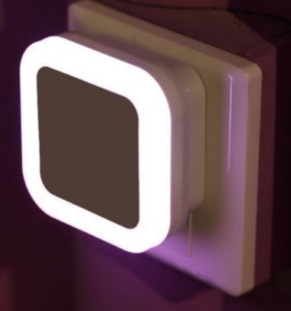 ไฟอัตโนมัติ สีขาว (ขาเสียบแบน)