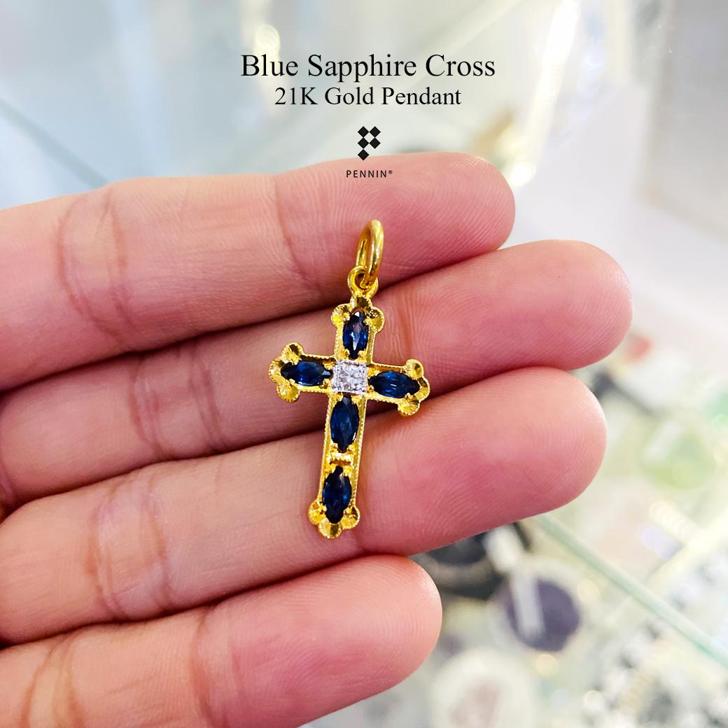 จี้กางเขนทองคำแท้ ประดับพลอยไพลิน ซีลอน เพชรแท้น้ำ 97 0.045ct งานขึ้นมือทอง 90 พลอยแท้