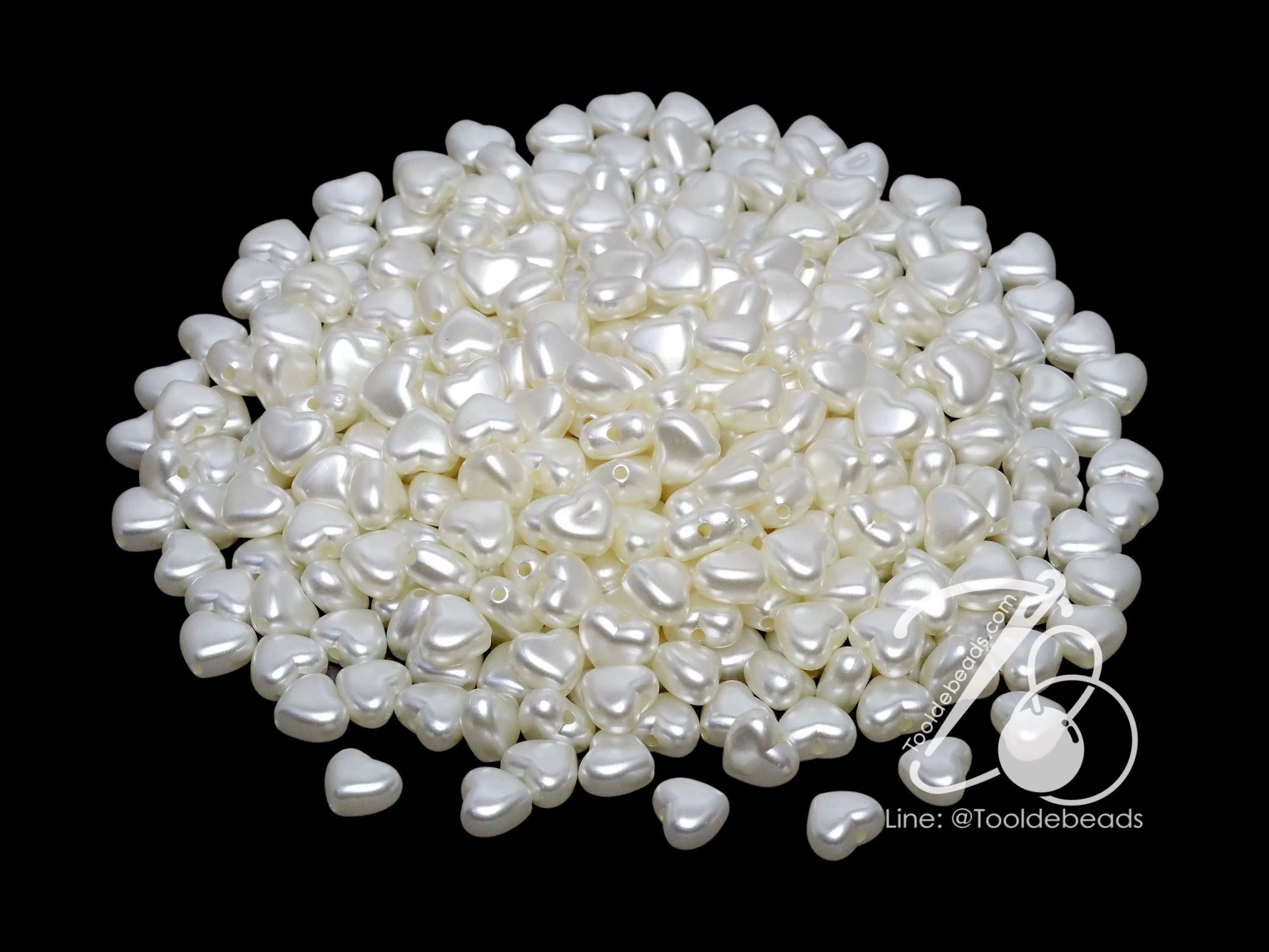 ลูกปัดมุกพลาสติก 8มม. ลายหัวใจ สีครีม (80 กรัม) SKU-12598