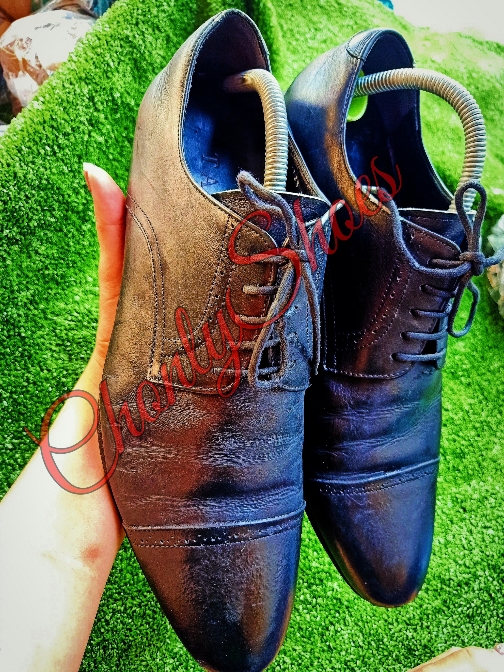 ขายส่งรองเท้าหนังมือสอง