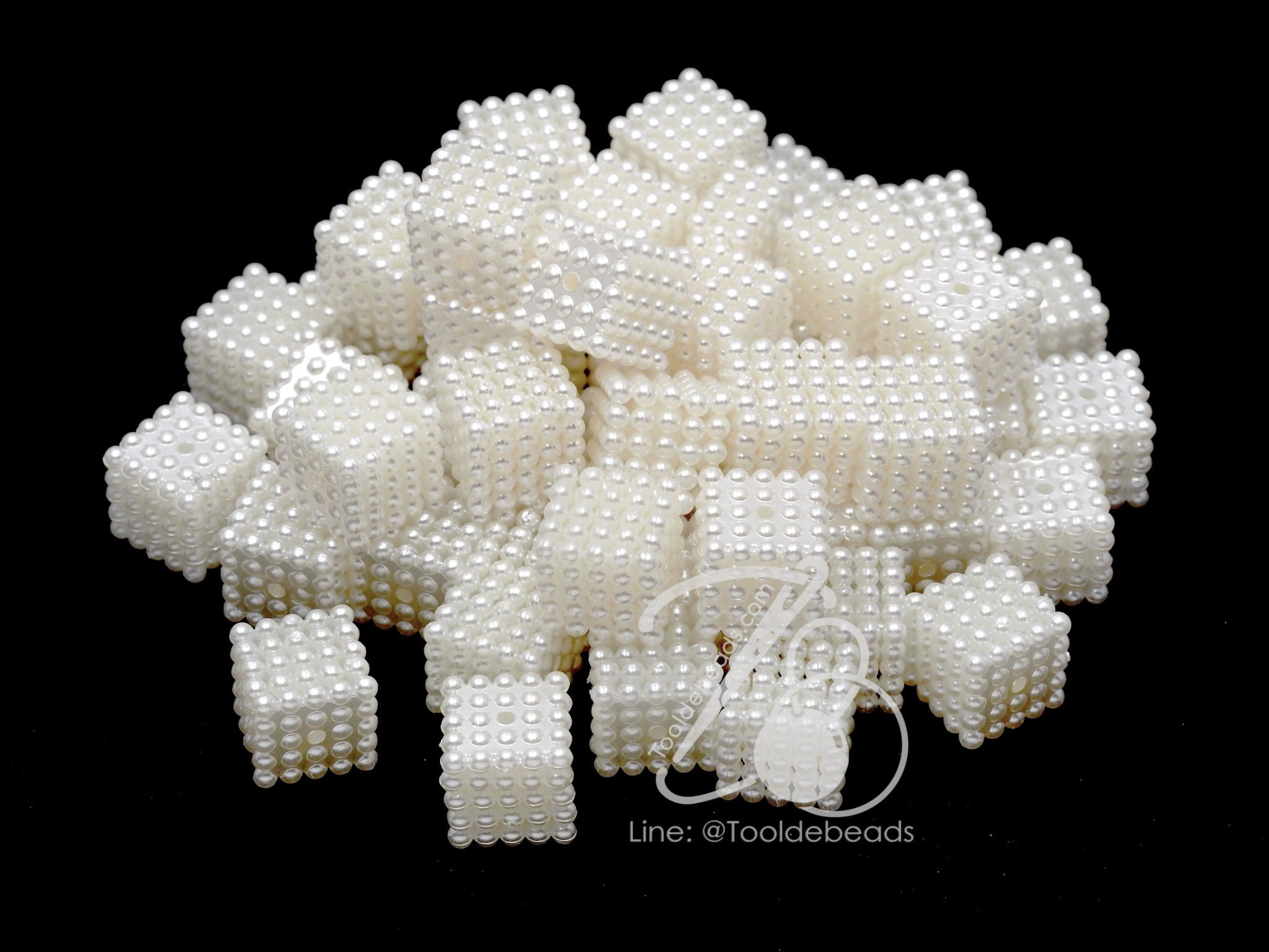ลูกปัดมุกพลาสติก 14มม. มุกระเบิด ทรงเต๋า สีครีม (50 กรัม) SKU-10860