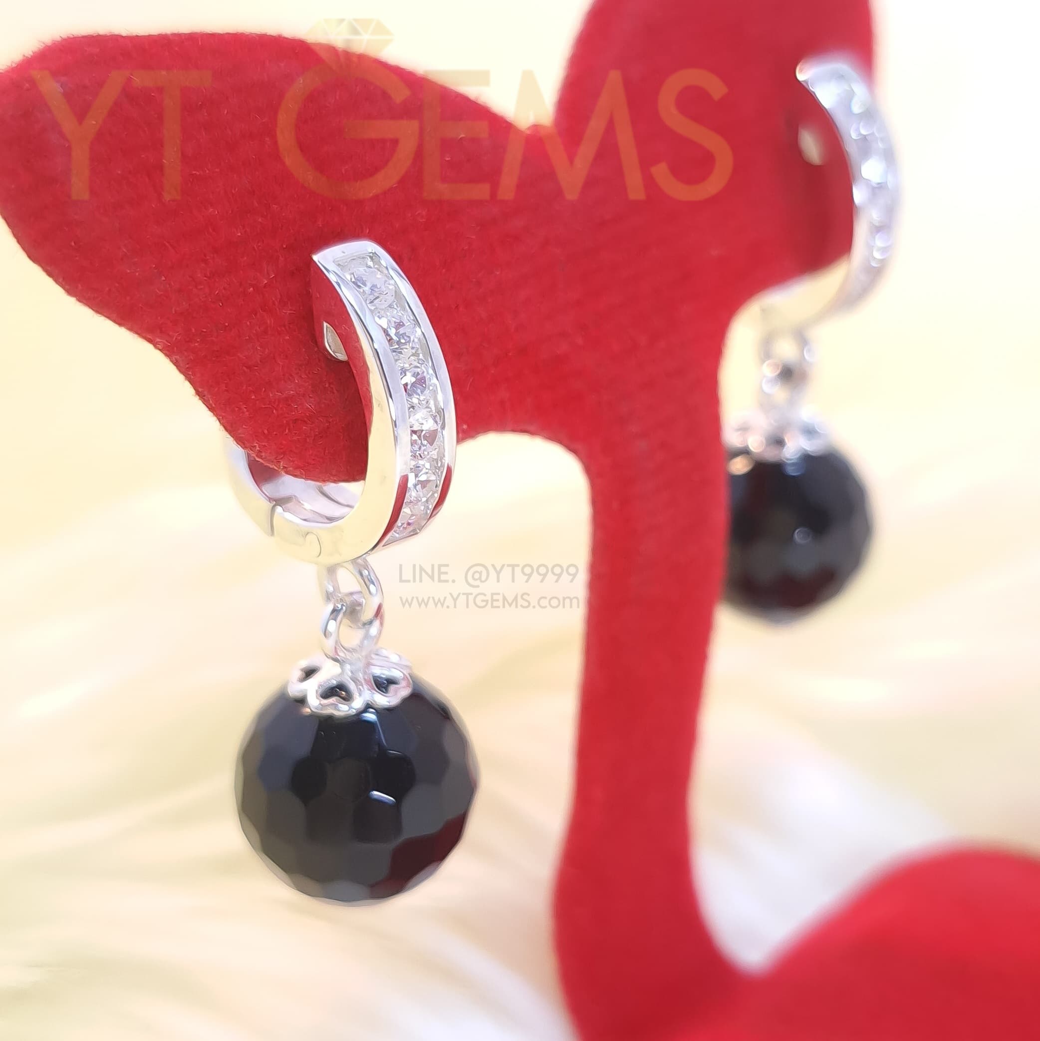 ต่างหู นิลแท้ (Onyx) เจียรเหลี่ยม ห่วงฝังเพชร เงินแท้ 925 ชุบทองคำขาว YTG-11734 YTGEMS whole