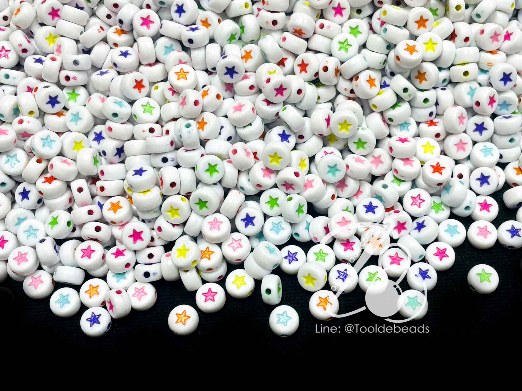 ลูกปัดอะคริลิค 4*7มม. กลมแบนเพ้นท์ดาว พื้นขาว เพ้นท์สี (80 กรัม) SKU-12938