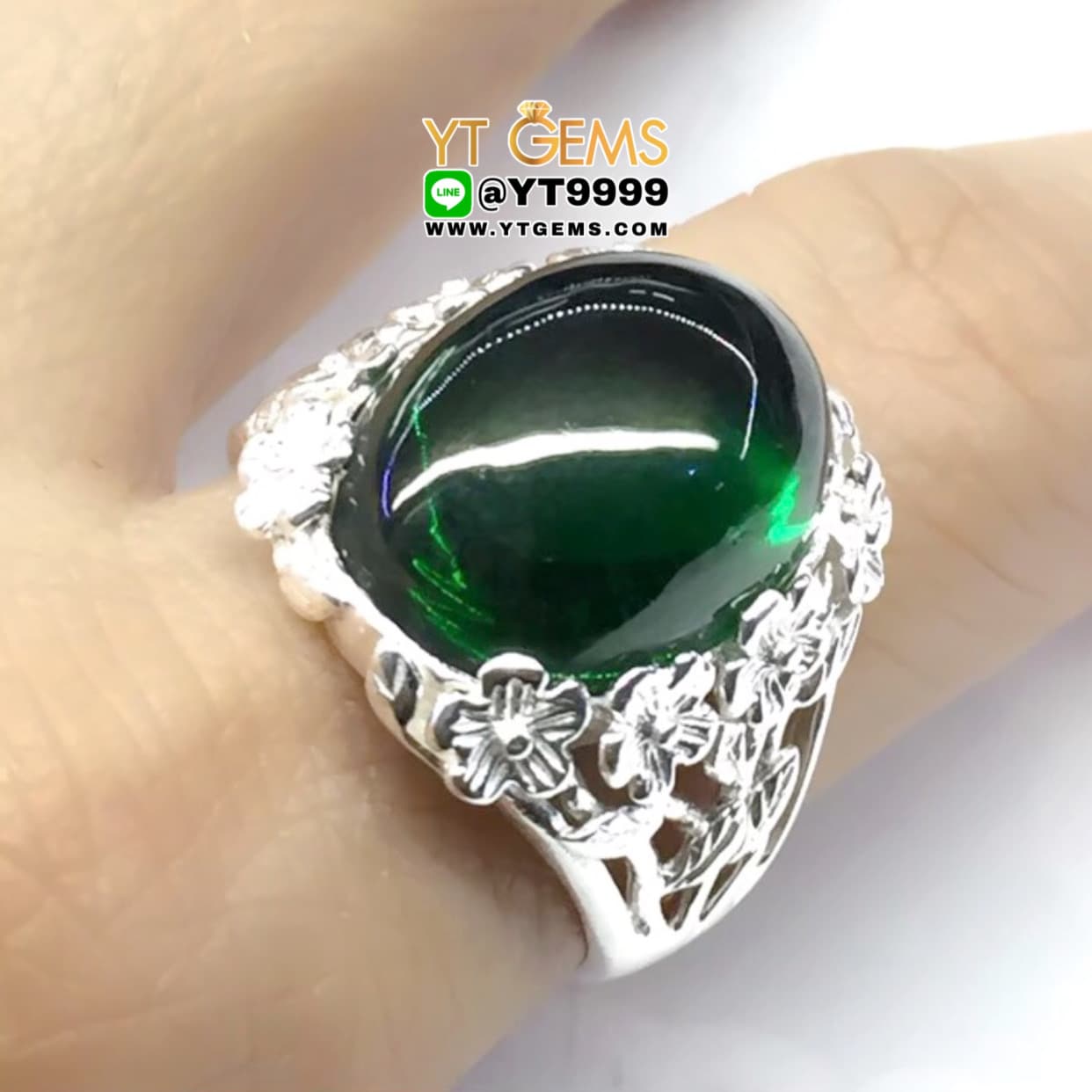 แหวนมรกต ล้อมดอกไม้ แหวนเงินแท้ 92.5% ประดับ พลอยมรกต (CZ) YTG-10332 YTGEMS