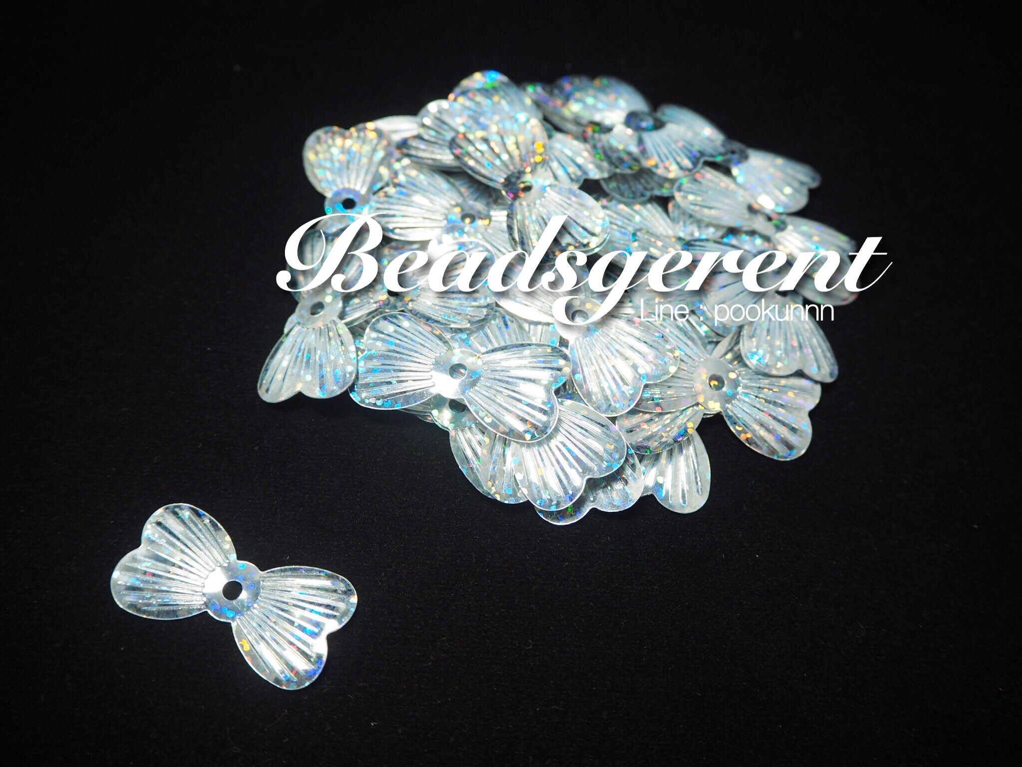 เลื่อมโบว์ดิสโก้ 18*35มม. สีเงิน (80 กรัม) SKU-04691