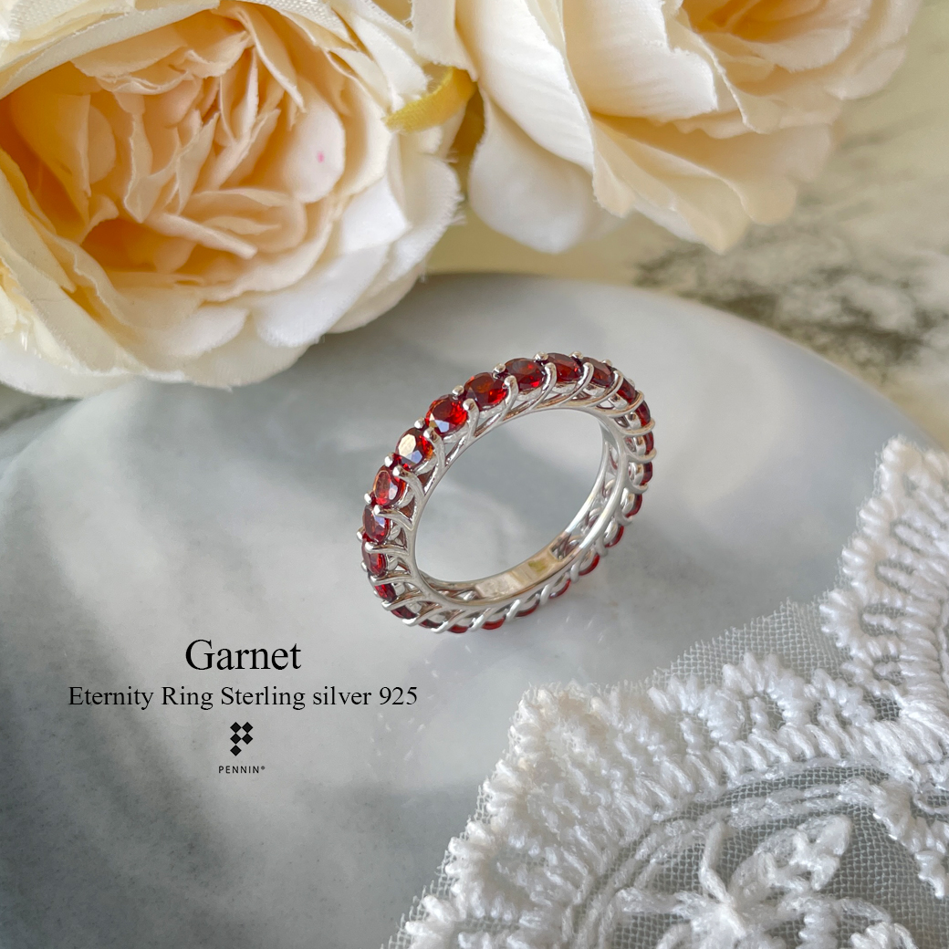 EYANA: Eternity Ring: แหวนโกเมน (Garnet) ฝังพลอยรอบวง เงินแท้ 925 ชุบทองคำขาว นำโชคลาภสู่เจ้าของไม่มีที่สิ้นสุด