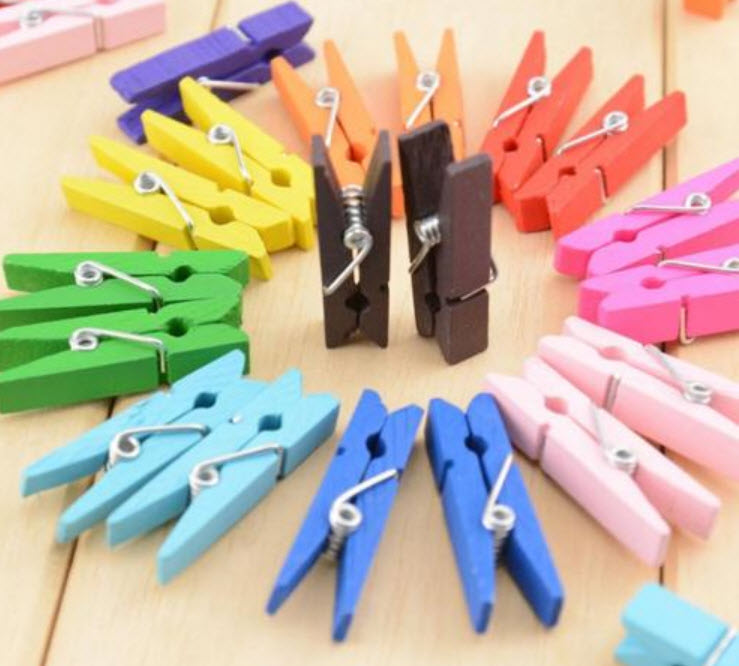 ไม้หนีบจิ๋วสี ชุดละ 20 อัน