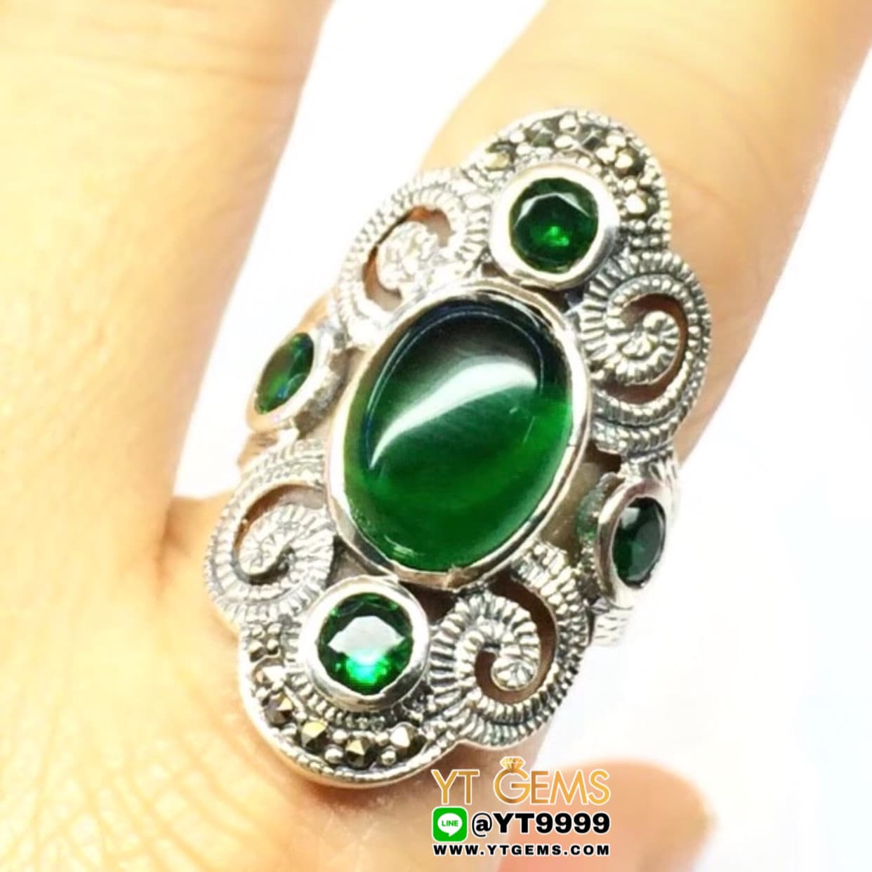 แหวนมรกต แหวนเงินแท้ 92.5% รมดำ ประดับ พลอยมรกต (CZ) ตกแต่ง มาร์คาไซท์ YTG-10333 YTGEMS