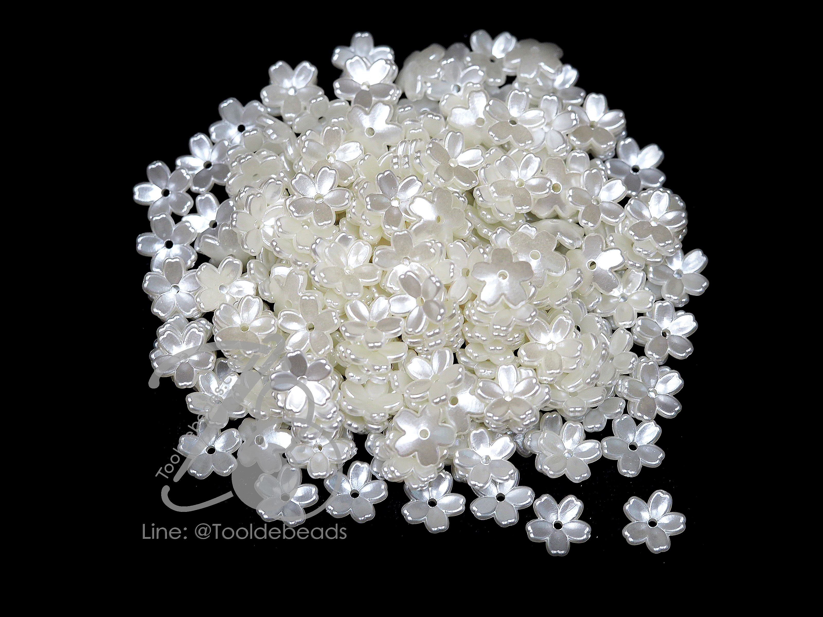 ลูกปัดมุกพลาสติก 10มม. ลายดอกซากุระ สีครีม (80 กรัม) SKU-15132