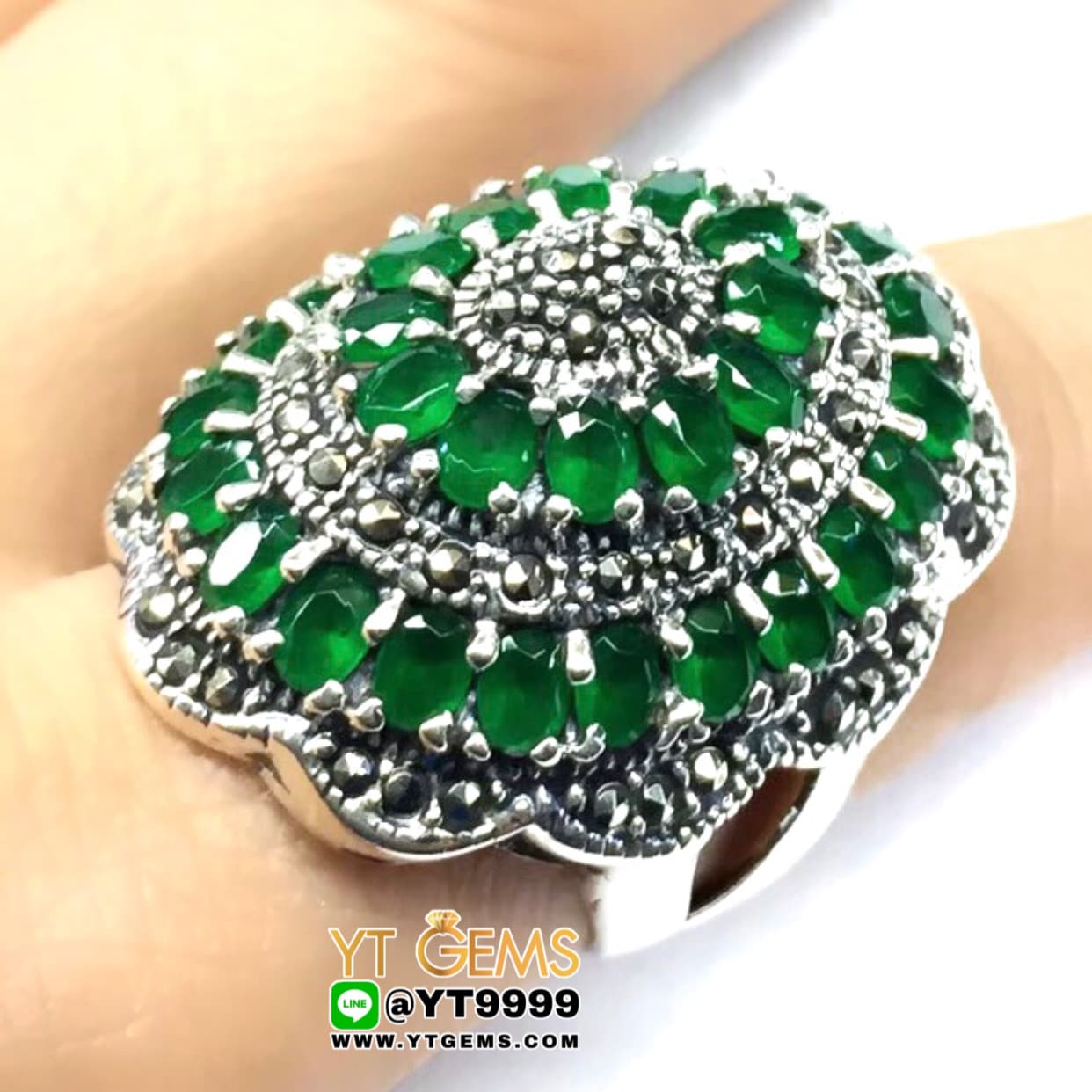 แหวนมรกต แหวนเงินแท้ 92.5% รมดำ ประดับ พลอยมรกต (CZ) ตกแต่ง มาร์คาไซท์ YTG-10334 YTGEMS