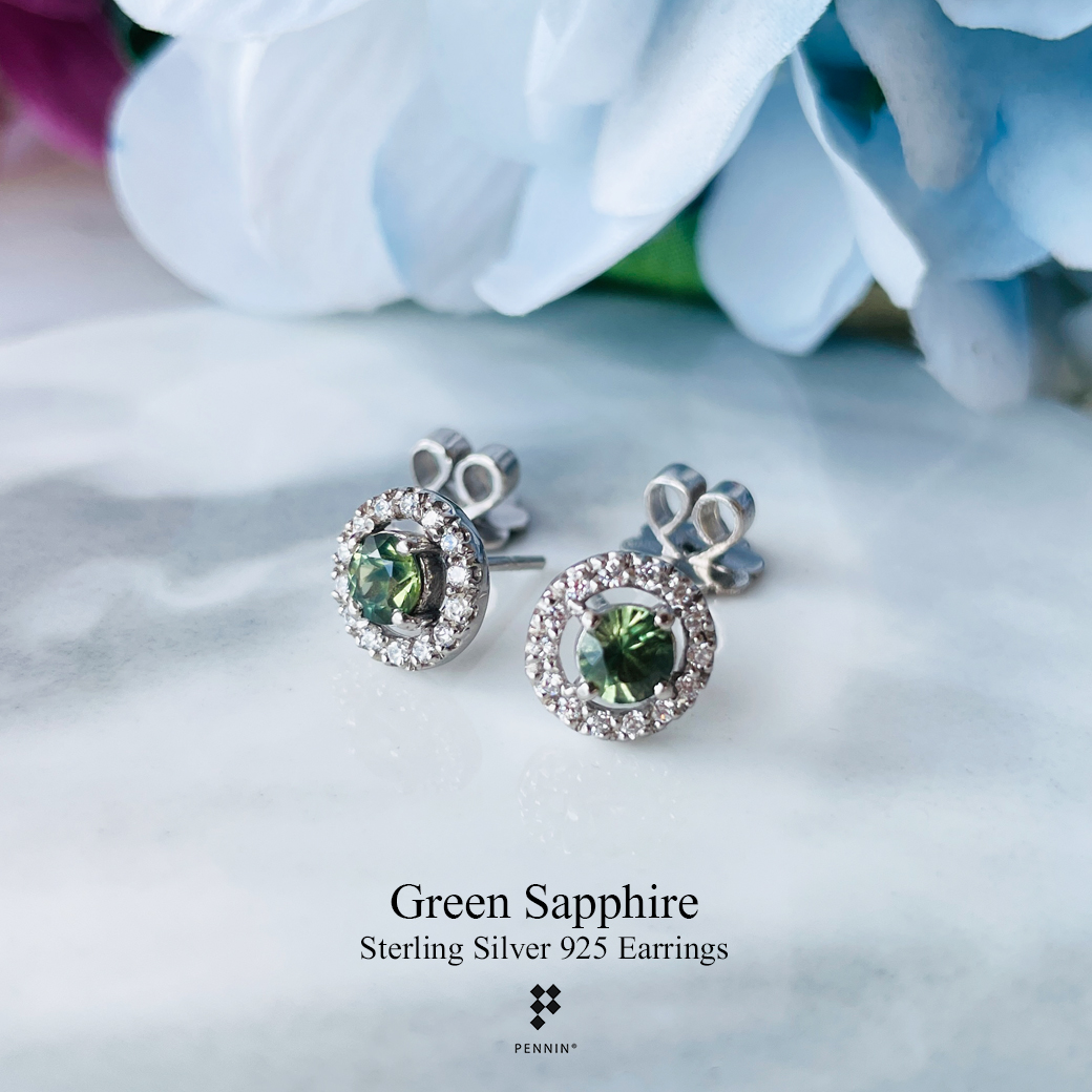 Classy Round Green Sapphire Earrings ต่างหูมรกตเขียวส่องล้อมเพชร แบบคลาสสิค ใส่สวยได้ทุกโอกาส