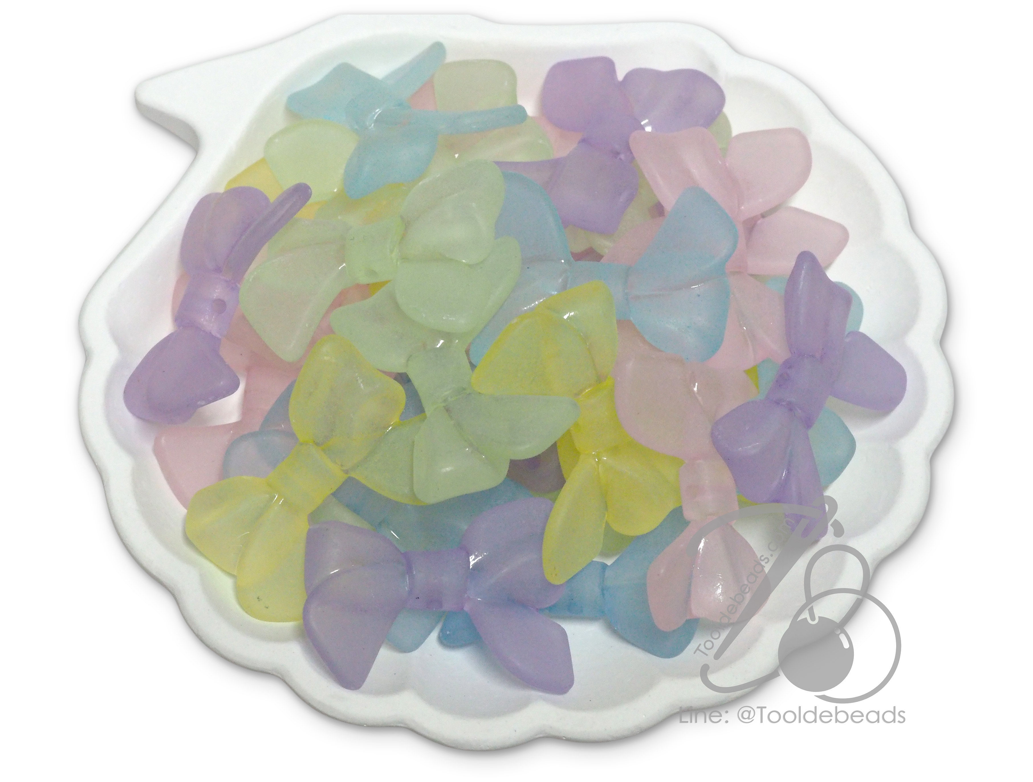 ลูกปัดอะคริลิค 30มม. ลายโบว์มีหางหยัก คละสีขุ่นหวาน (15 กรัม) SKU-16144