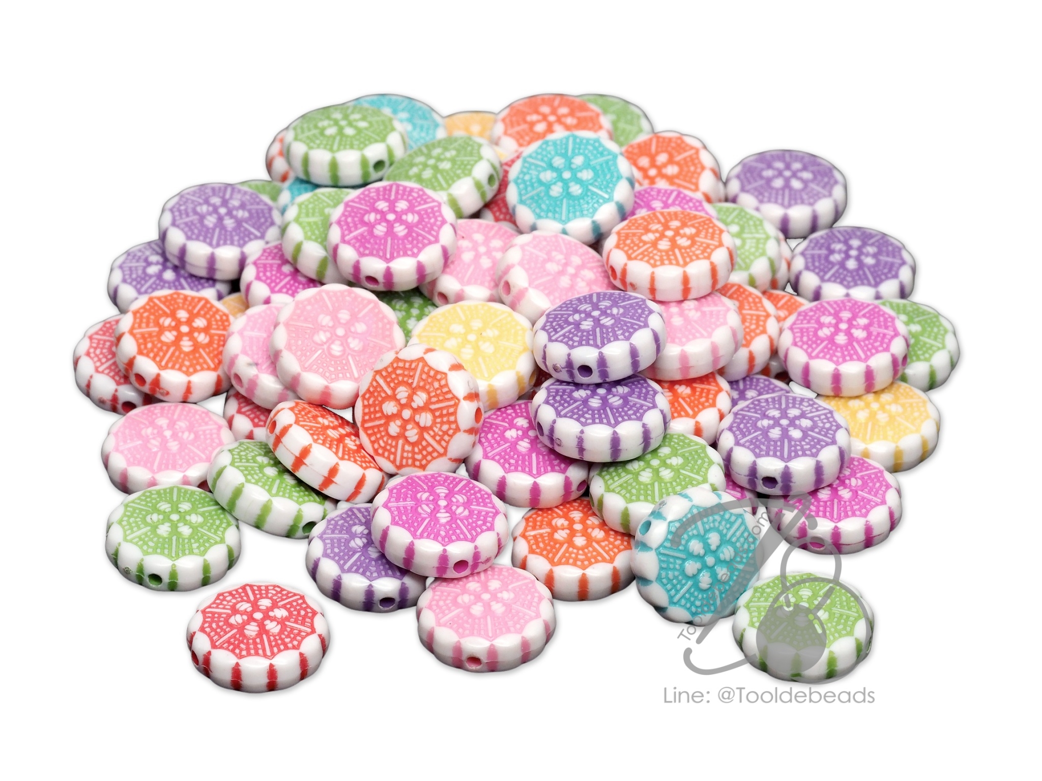 ลูกปัดอะคริลิค 15มม. ลายดอกไม้แบน พื้นขาว เพ้นท์สี (15 กรัม) SKU-10715