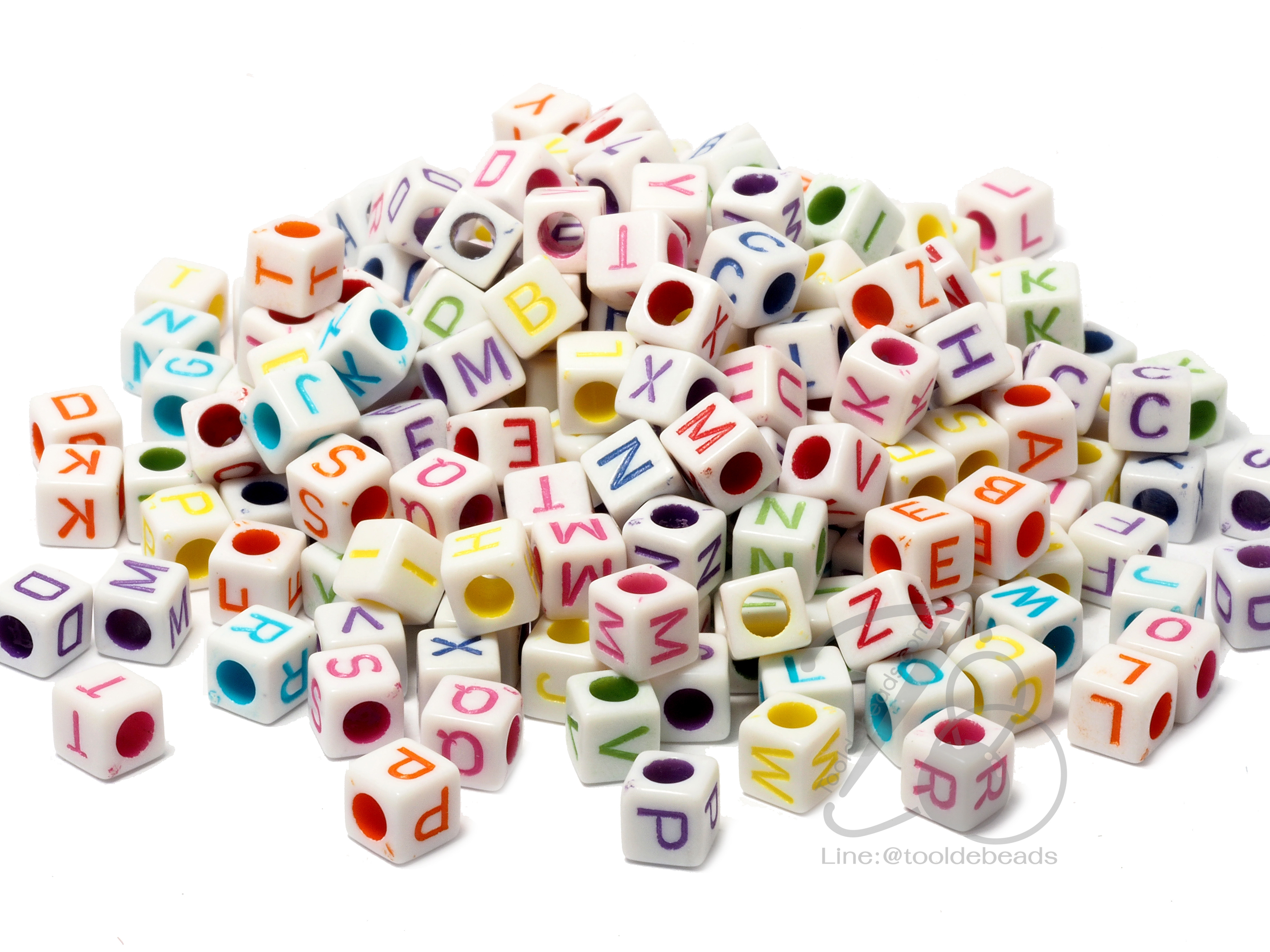 ลูกเต๋าตัวอักษร 6*6มม. พื้นขาว อักษรสี (80 กรัม) SKU-03198