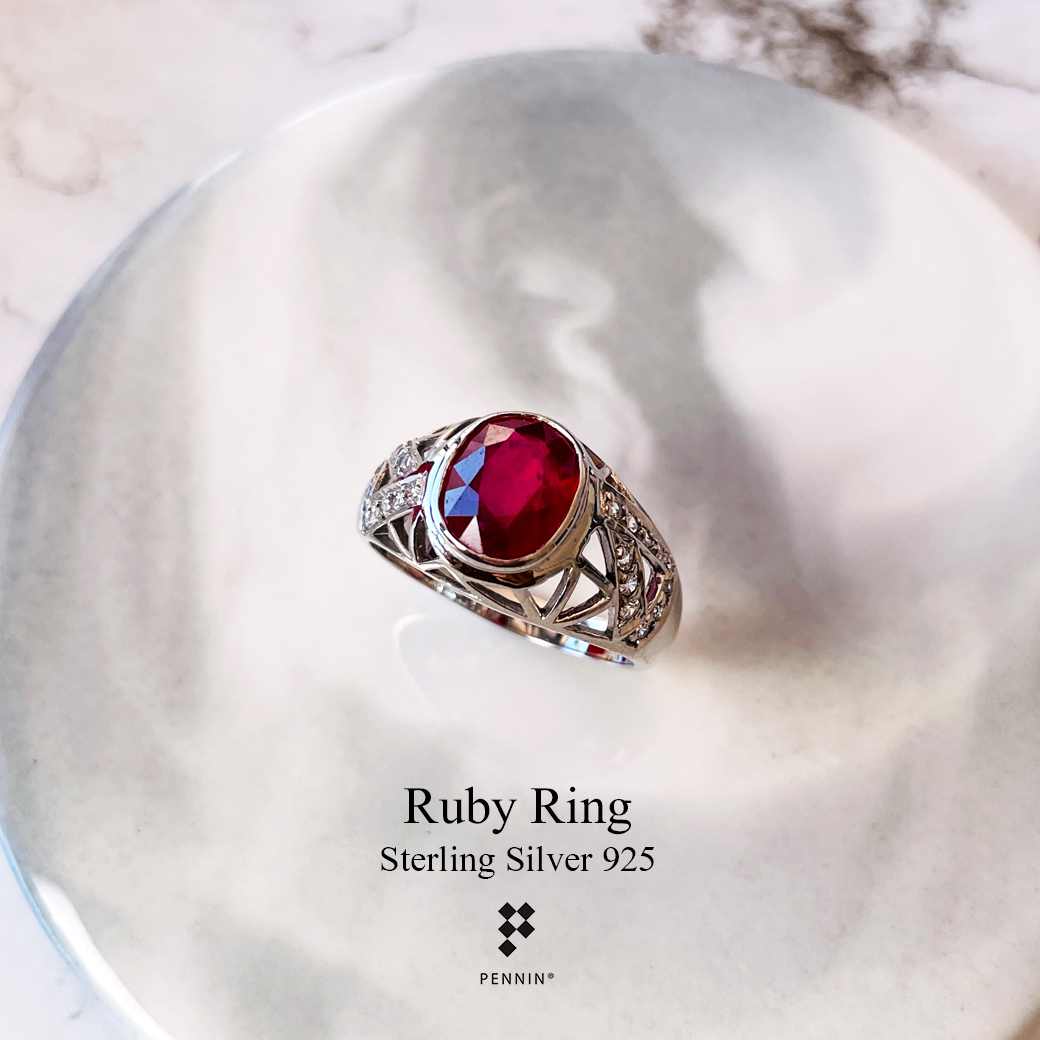 ROY: แหวนพลอยผู้ชาย ทับทิม แอฟริกา เผาใหม่ เงินแท้ 925 ชุบทองคำขาว แซมเพชรสวิส CZ ลวดลายสามเหลี่ยม