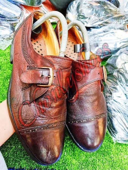 รองเท้าหนังมือสอง by Chonlyshoes