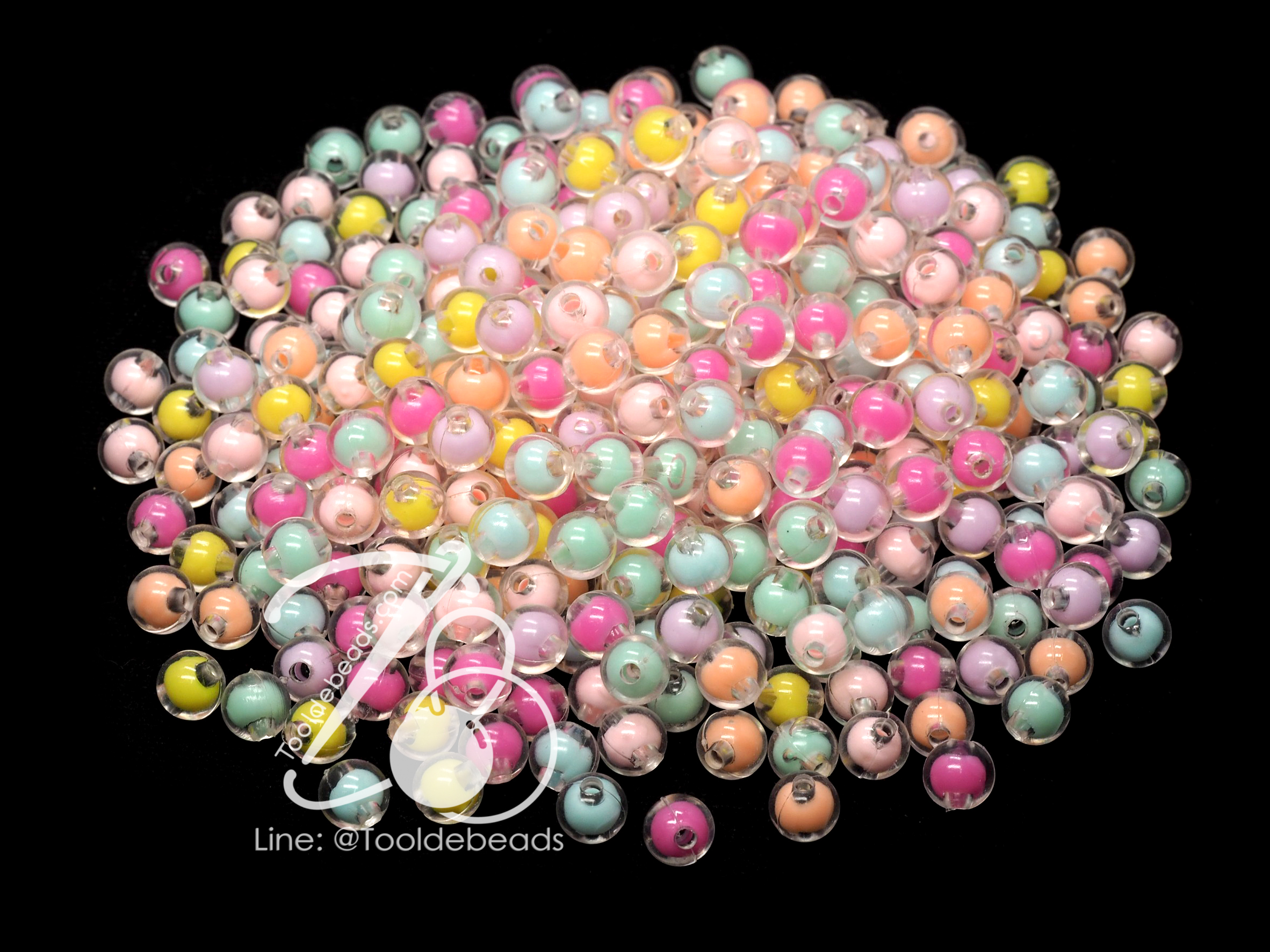 ลูกปัดอะคริลิค 8มม. ลายกลมสอดไส้ คละสีใส (10 กรัม) SKU-13463