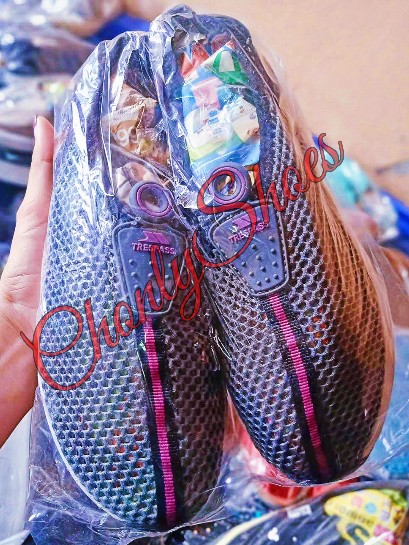 ขายรองเท้ามือสอง
