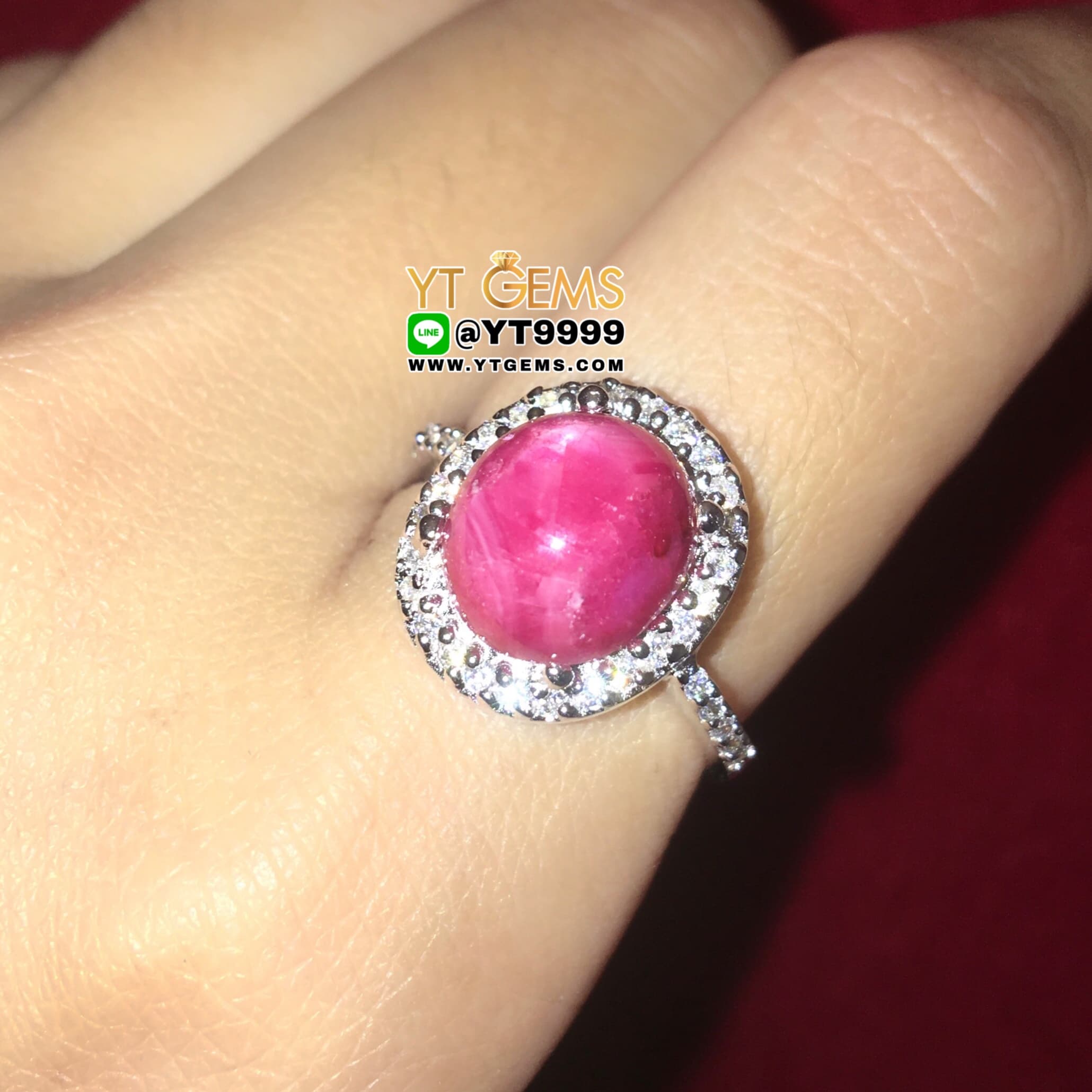 แหวนทับทิมกินบ่เซี่ยง ทับทิมสตาร์ ล้อมเพชรSwiss แหวนเงินแท้ 92.5% ชุบทองคำขาว พลอยทับทิมกินบ่เซี่ยงแท้ (เหลือบสตาร์เล็กน้อย) หน้าแหวน 1.5 ซม. YTG-7687 YTGEMS