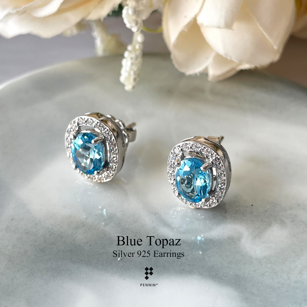 ต่างหูโทแพซสีฟ้า (Blue Topaz) 8x6mm ล้อมเพชรสวิส CZ เกรด TOP 6A เงินแท้ชุบทองคำขาว ดีไซน์สวยหรูคลาสสิก