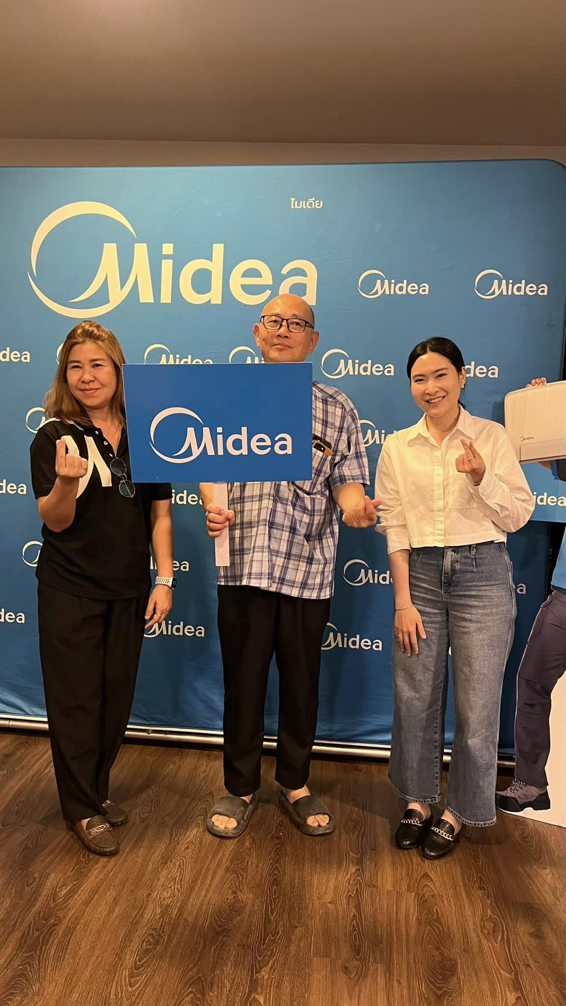 แอร์ Midea จัดกิจกรรมให้ทางร้านพรชัยแอร์ และพี่ช่าง