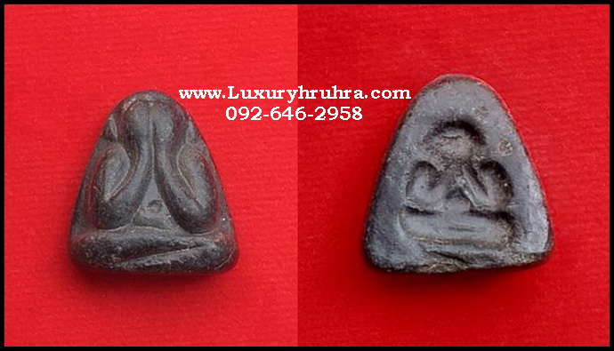 พระปิดตาหลังแบบเนื้อผงสีดำ