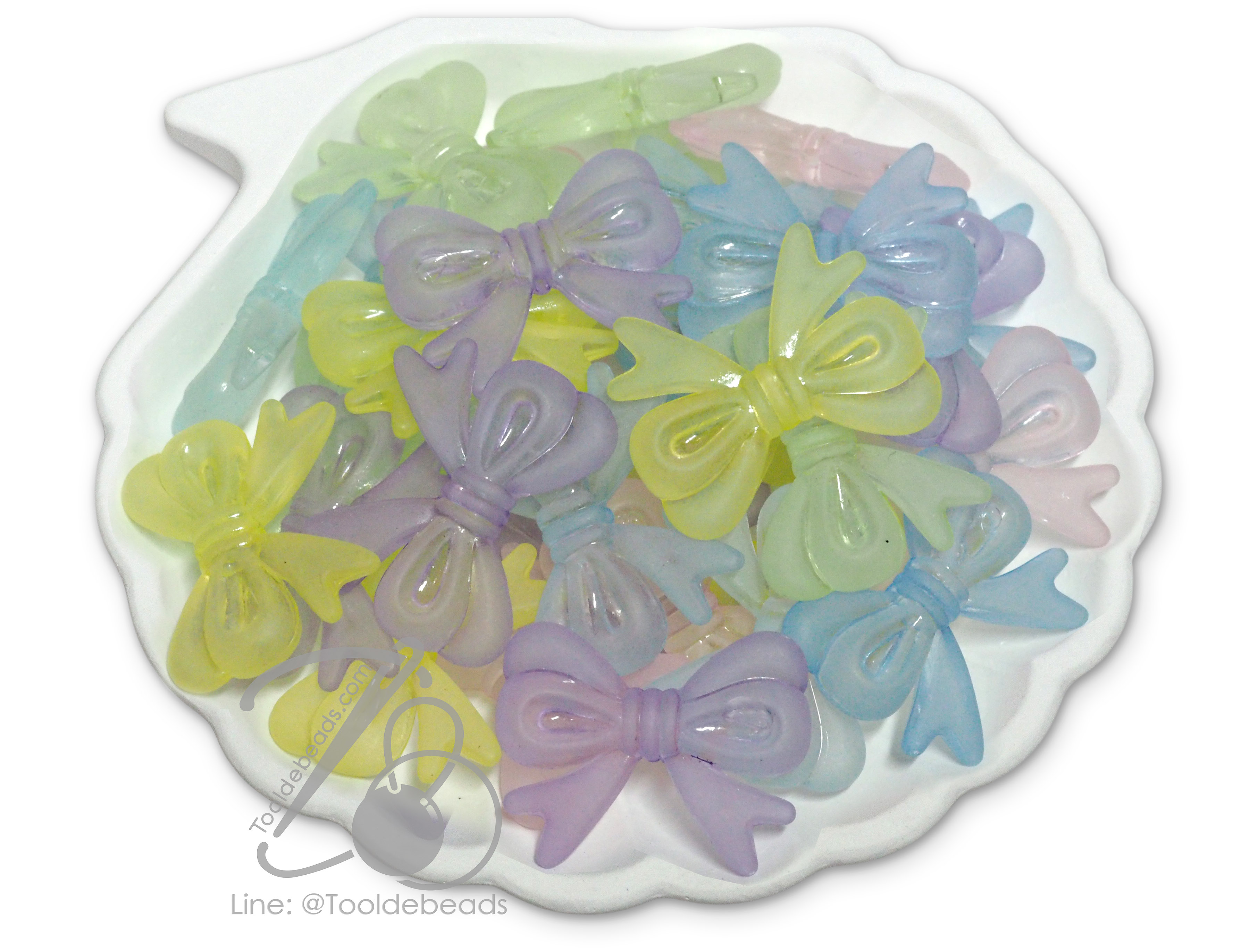 ลูกปัดอะคริลิค 28มม. ลายโบว์มีหาง คละสีขุ่นหวาน (15 กรัม) SKU-16145