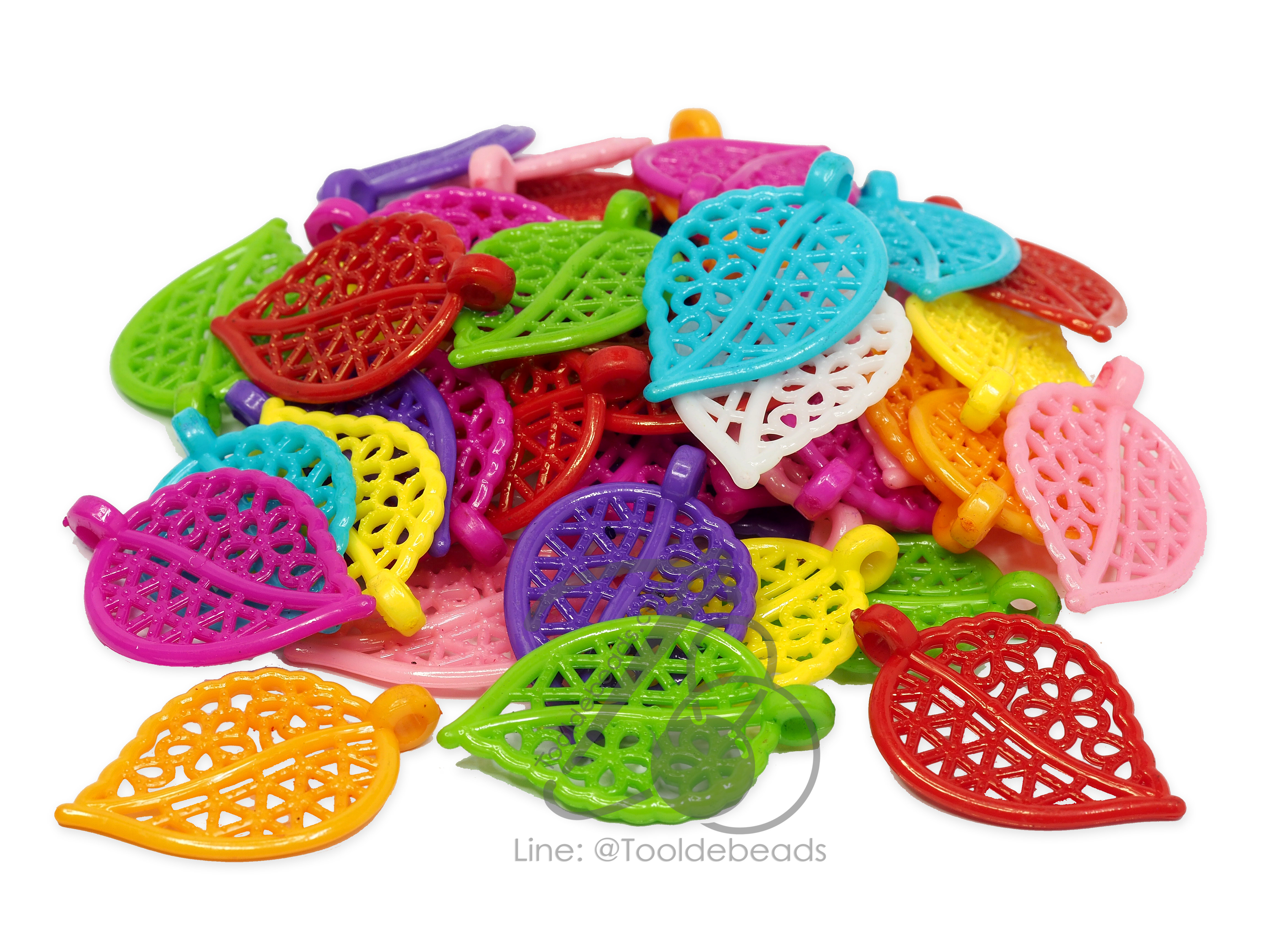 จี้อะคริลิค 24*37มม. ลายใบไม้ สีสด (15 กรัม) SKU-06939