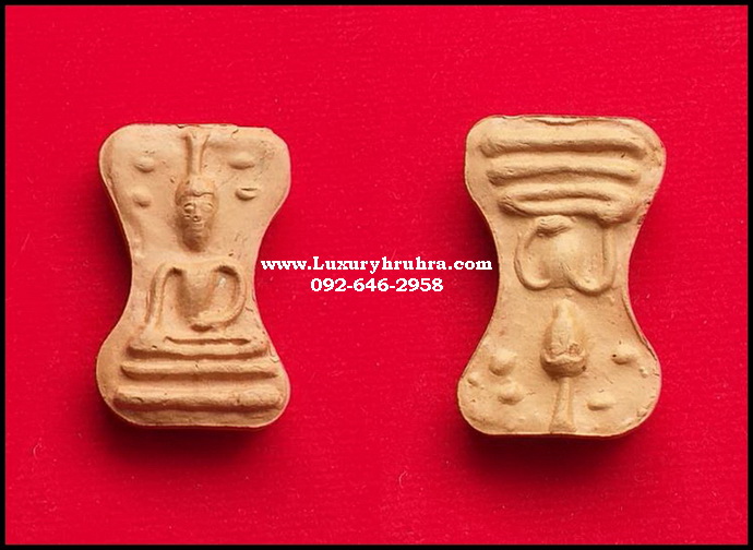 พระมเหศวรพิมพ์เล็กรุ่นนำฤกษ์มรดกแผ่นดินทองเนื้อดินกรุผสมมวลสารเก่าวัดพระศรีรัตนมหาธาตุจ.สุพรรณบุรีปี2558