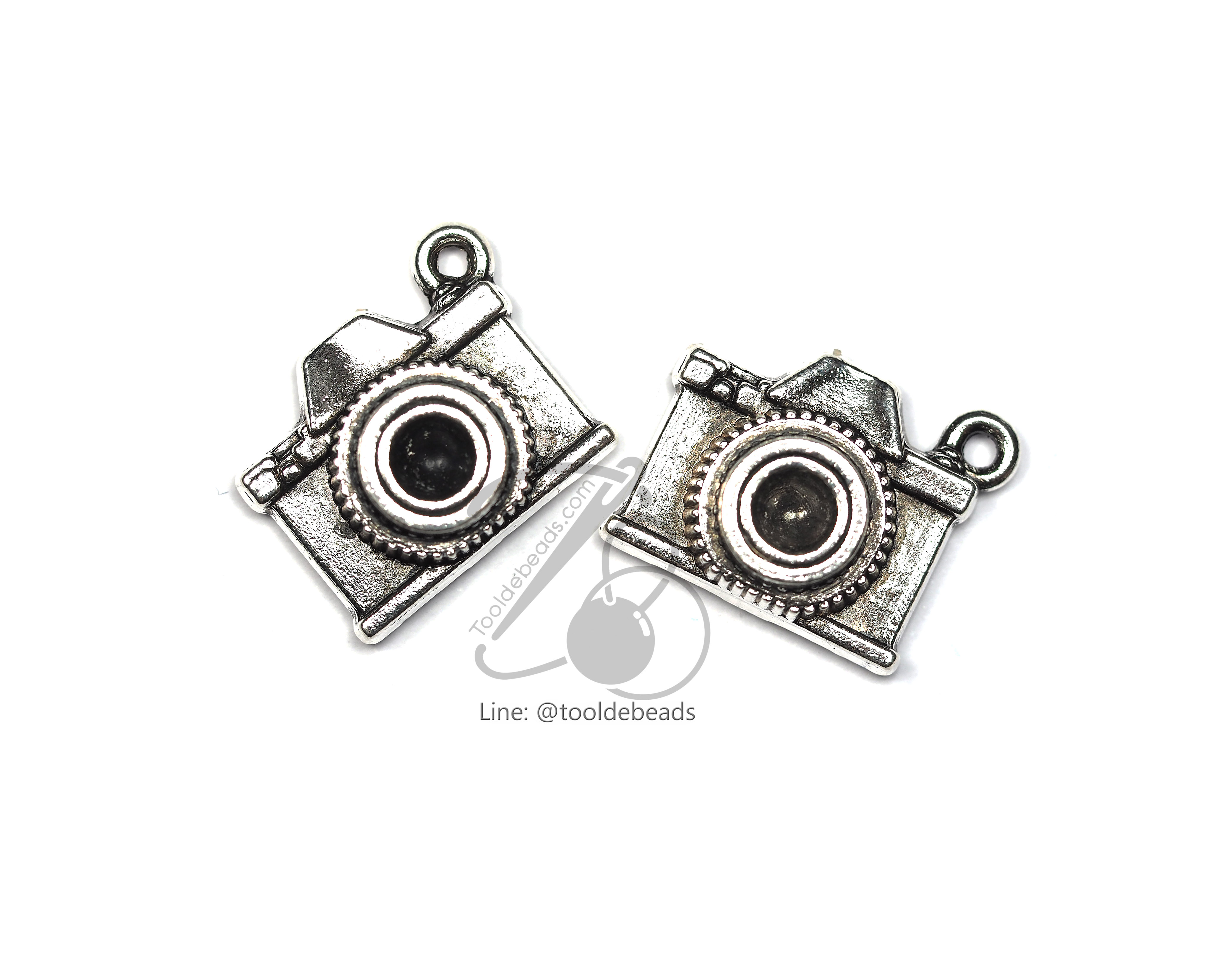 จี้เหล็ก 220 15*20มม. ลายกล้อง สีเงิน (1 ชิ้น) SKU-00625