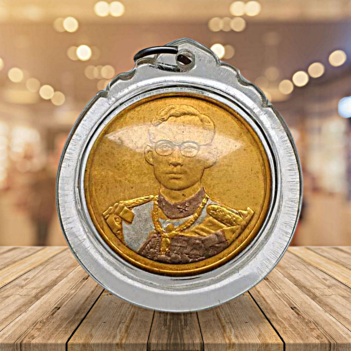 เหรียญรัชกาลที่9ที่ระลึกฉลองสิริราชสมบัติครบรอบ50ปีกาญจนาภิเษกพ.ศ.2539เนื้อสามกษัตริย์