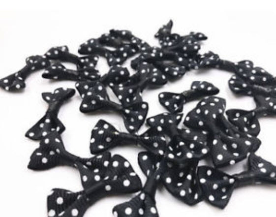 โบว์ผ้า สีดำลายจุดขาว / 10 ชิ้น