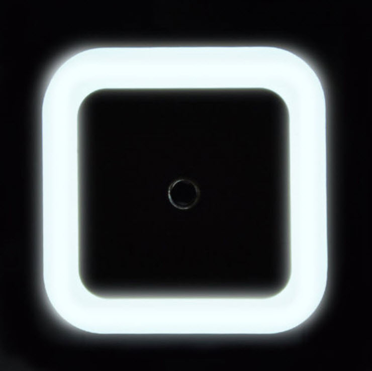 ไฟอัตโนมัติ สีขาว (ขาเสียบแบน)