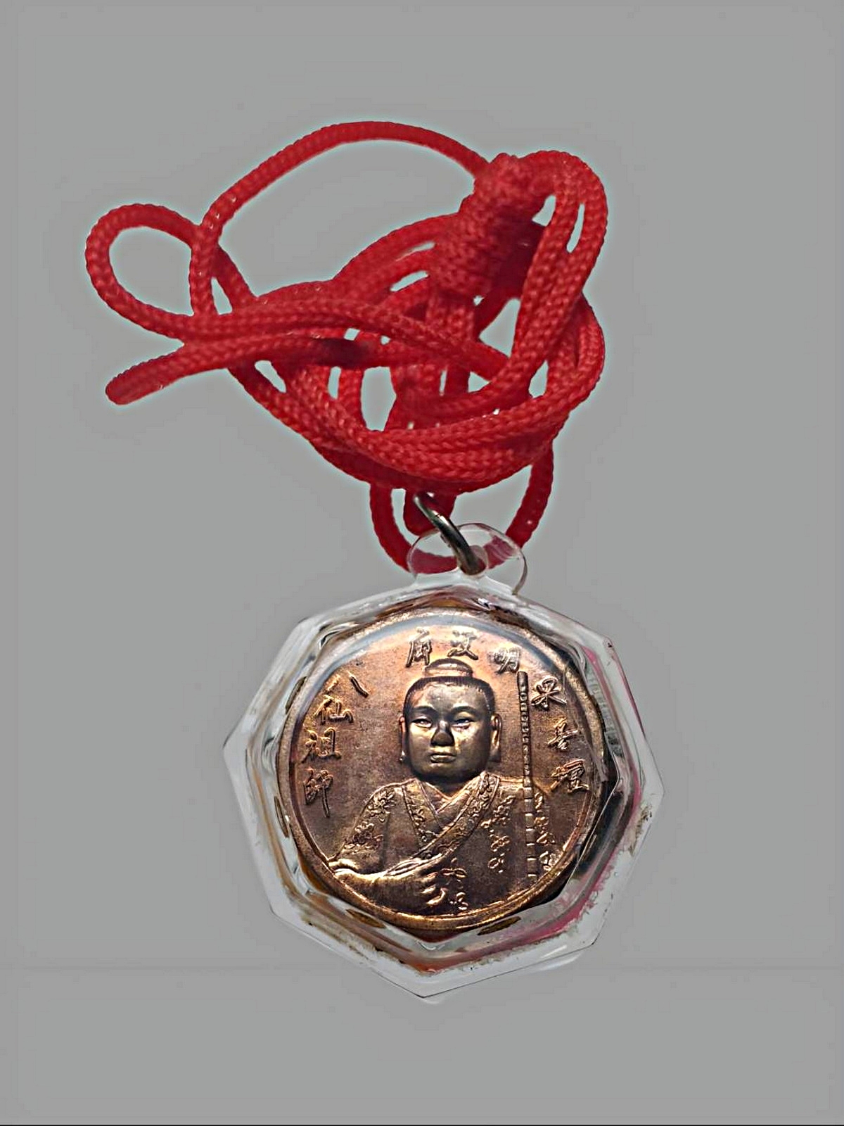 เหรียญฮั่นเซียงจื้อโจวซือที่ระลึกเก็บศพไร้ญาติปีพ.ศ.2537เนื้อทองแดงเลี่ยมเดิมพร้อมฮู้ผ่านพิธีปลุกเสกแล้วค่ะ