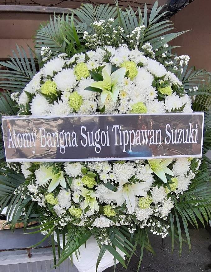 พวงหรีดดอกไม้สด