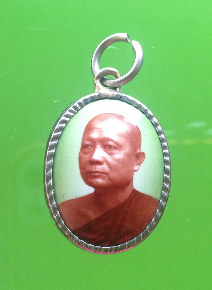ล็อกเก็ตสมเด็จพระพุทธโฆษาจารย์เจริญวัดเขาบางทรายจ.ชลบุรีขนาดความยาว2.5เซนติเมตรความกว้าง1.8เซนติเมตร