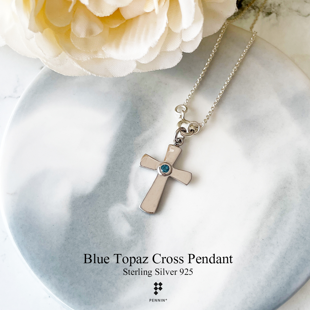 จี้กางเขนเรียบฝังหุ้ม Blue Topaz 2.5mm เม็ดเดียว