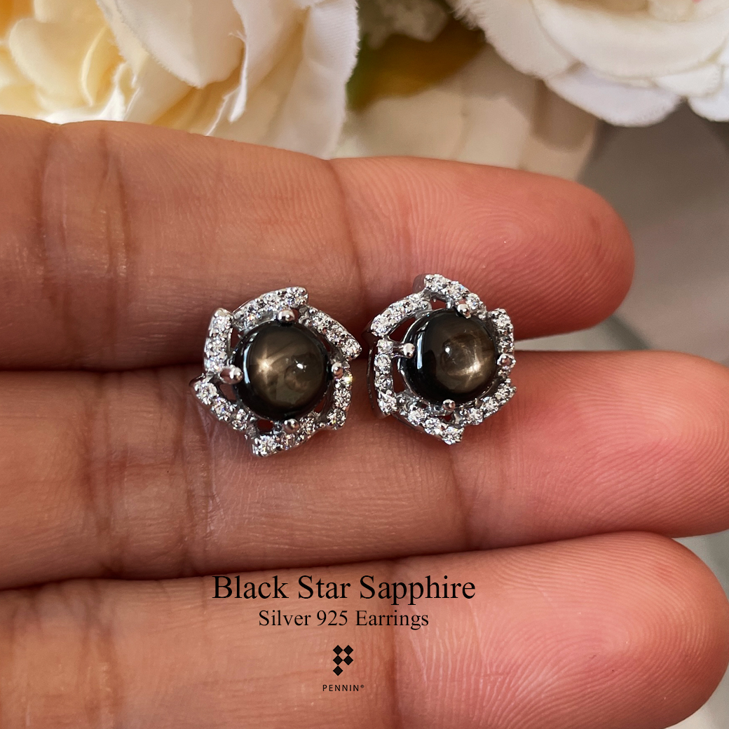 ต่างหูกังหันเอียง สตาร์ แซฟไฟร์ บางกะจะ จันทบุรี BlackStar Sapphire ล้อมด้วยเพชร CZ เกรด TOP 6A เงินแท้ชุบทองคำขาว ดีไซน์สวยหรูคลาสสิก