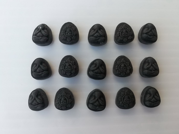 พระปิดตาอุดมรัตนะ(พญางิ้วดำ)โดยคุณไพบูลย์ เกียรติสุขและคณะรับแจกฟรีได้ที่ร้านอุดมมงคลจ.ชลบุรี(ต้องขออภัยไม่มีจัดส่งนะค่ะ)