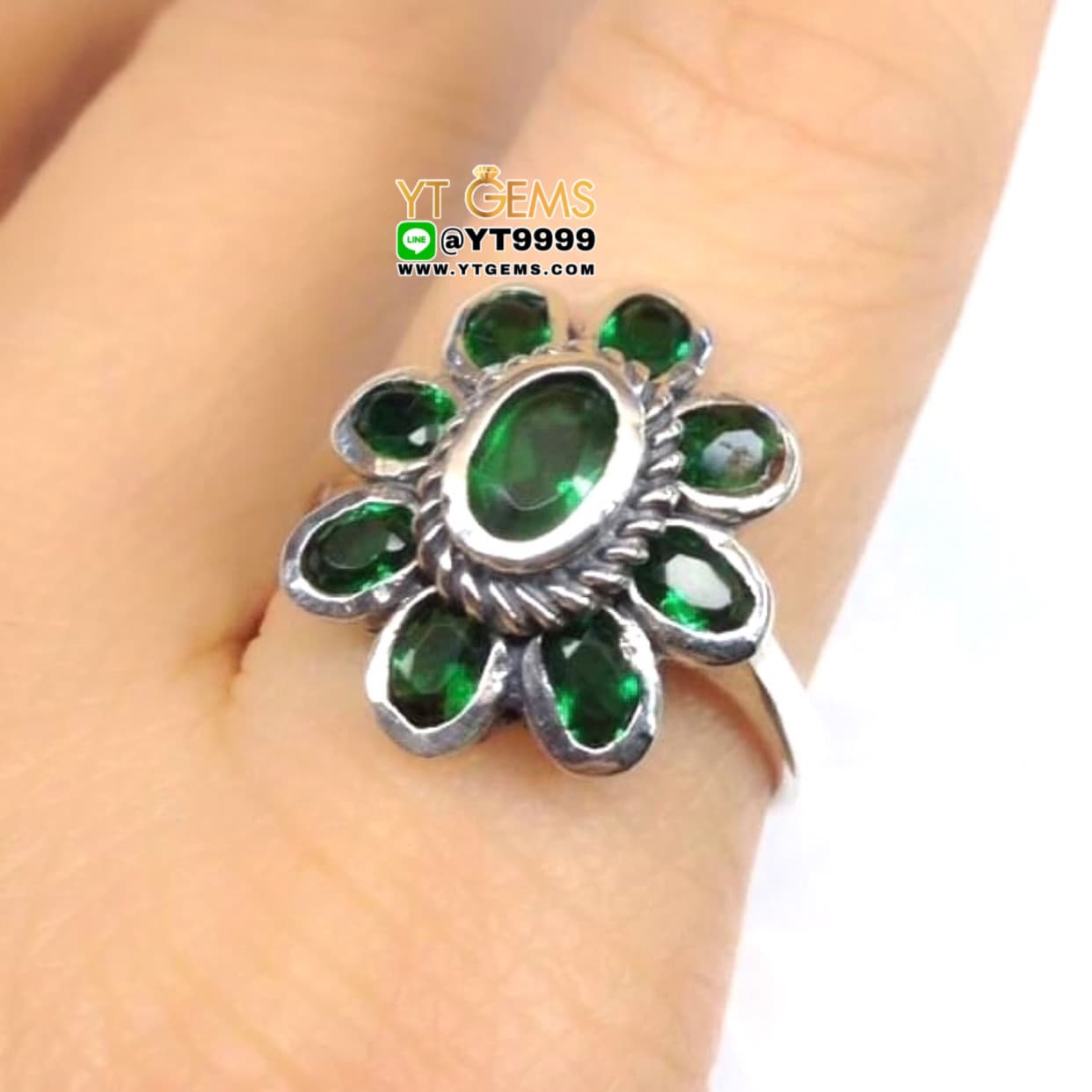 แหวนมรกต แหวนดอกไม้ แหวนเงินแท้ 92.5% รมดำ ประดับ พลอยมรกต (CZ) YTG-10347 YTGEMS